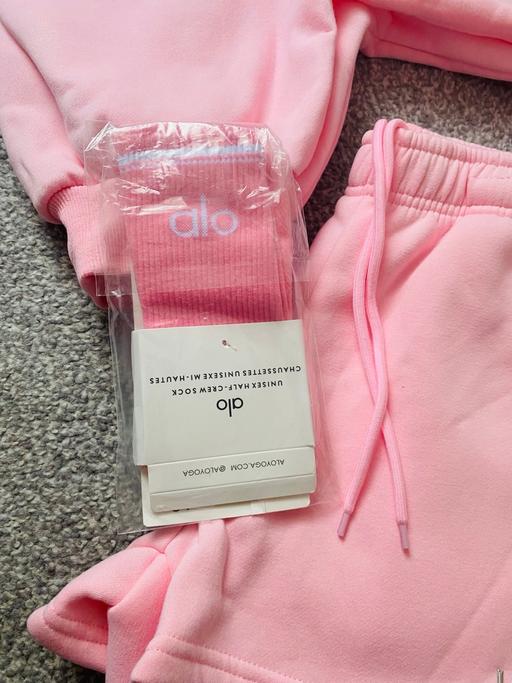  — Alo set with matching socks