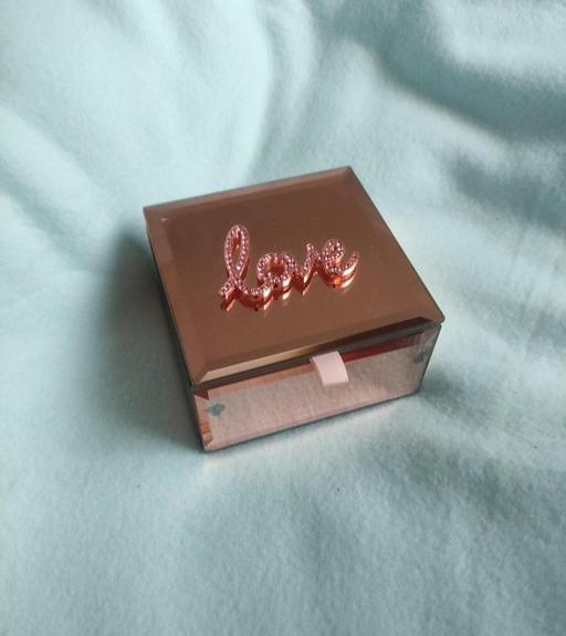  — jewellery boxes
