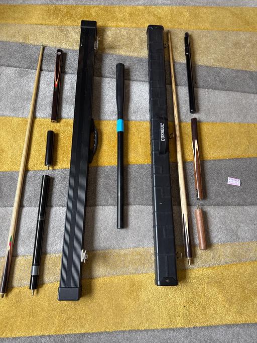  — Cues, 2 snooker Cues