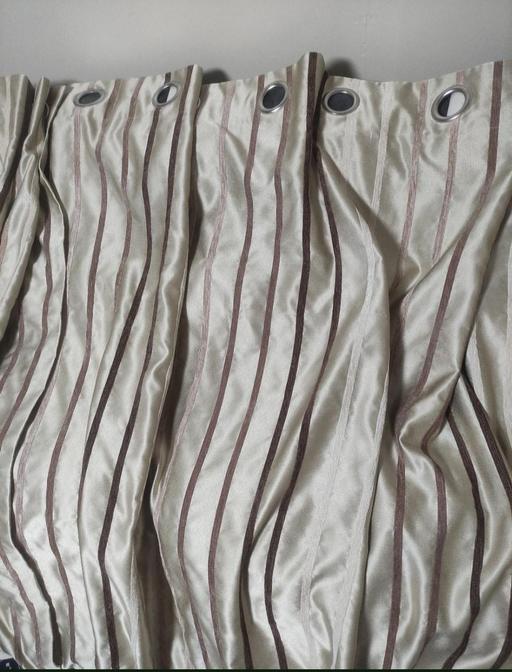  — Pair of curtains