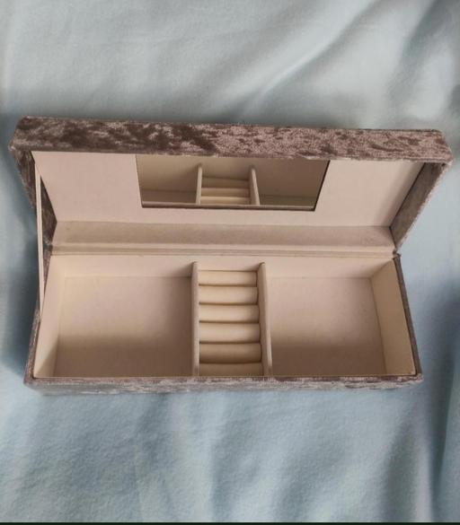  — Velvet jewellery box