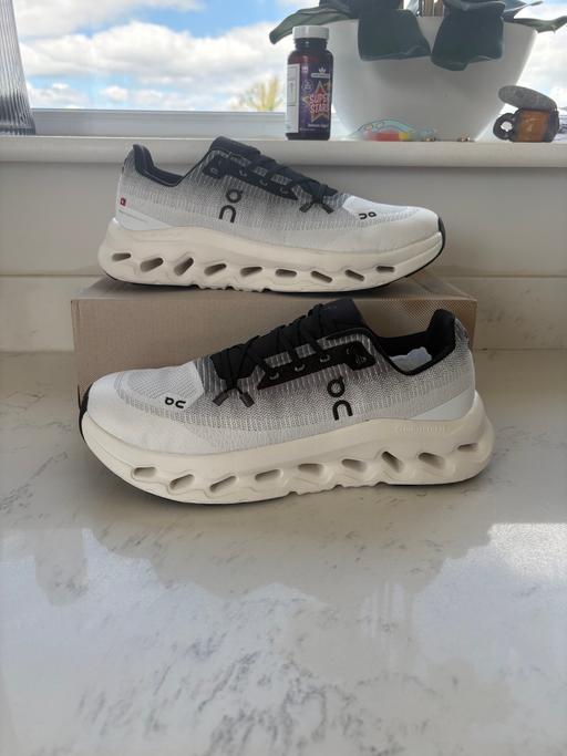  — Onclouds trainers size UK 9.5