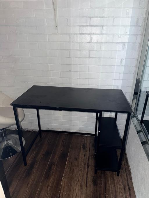  — Working desk