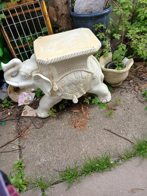  — elephant plant stand