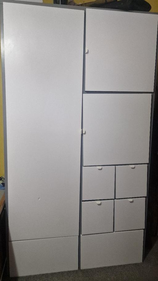  — IKEA wardrobe
