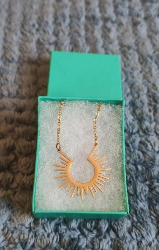  — Beautiful necklace chain