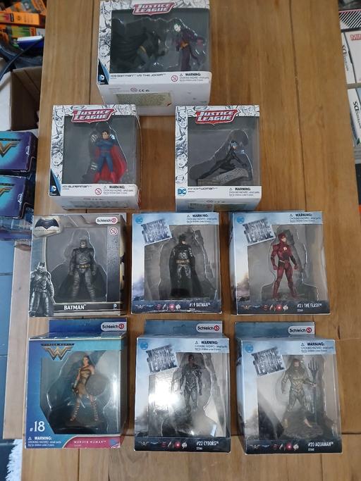  — 9 boxed Dc justice league figures