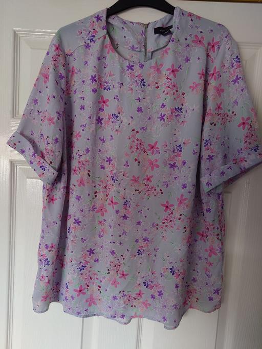  — Women's floral blouse size 18