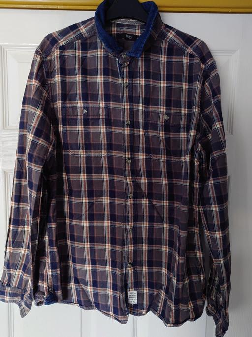  — Mens checked shirt size L