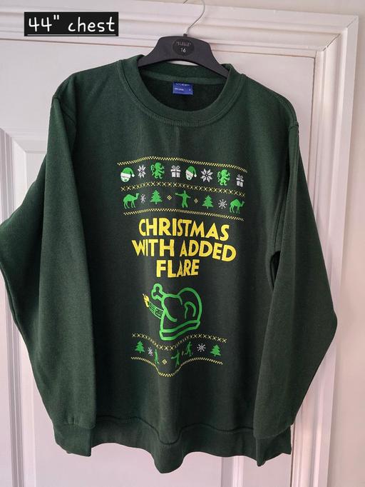  — uneek Christmas sweatshirt- large - unisex