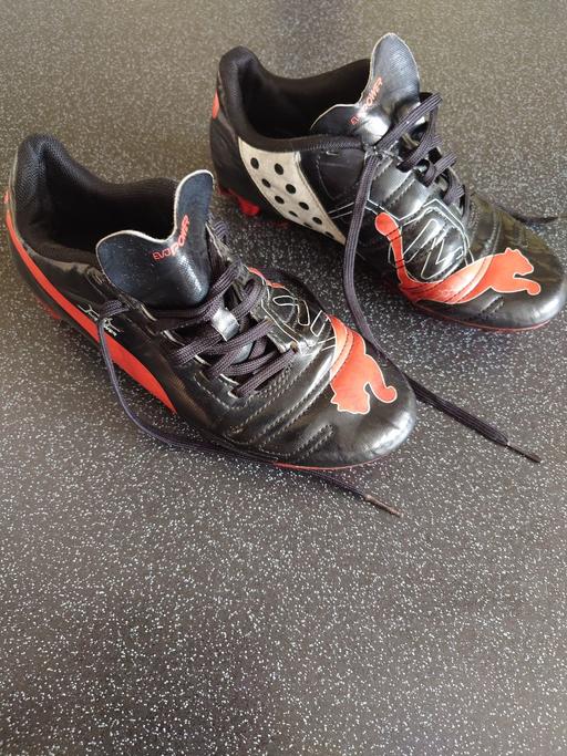  — Boys puma evopower football trainers size 3