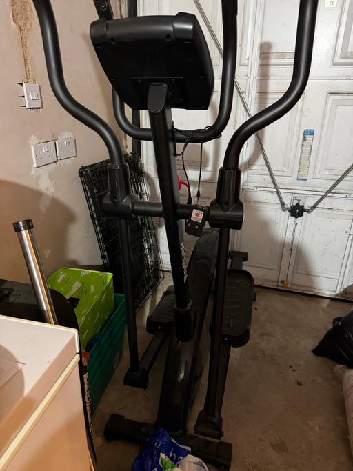  — Cross trainer