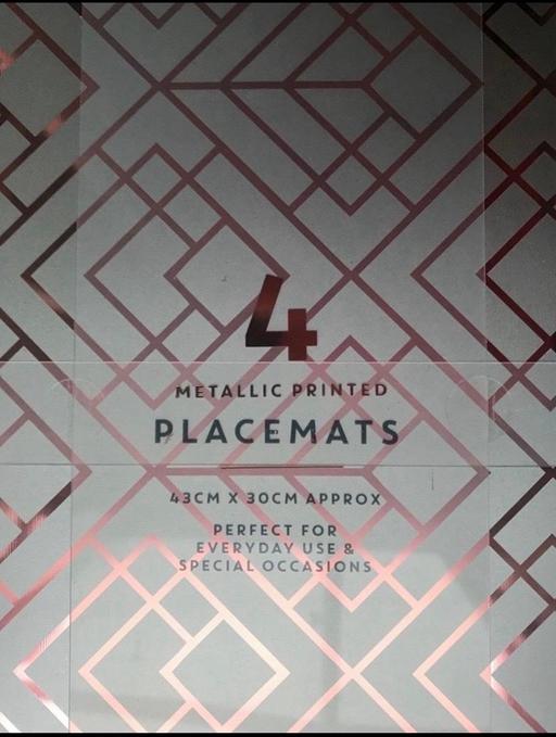  — Plastic placemats