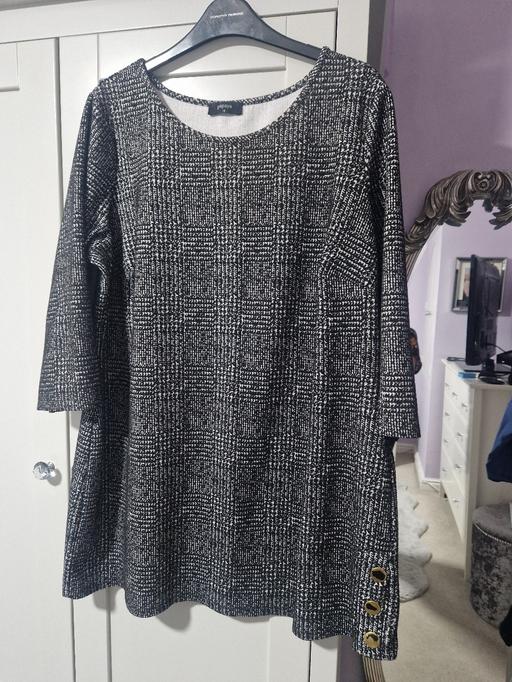  — ladies top size 18