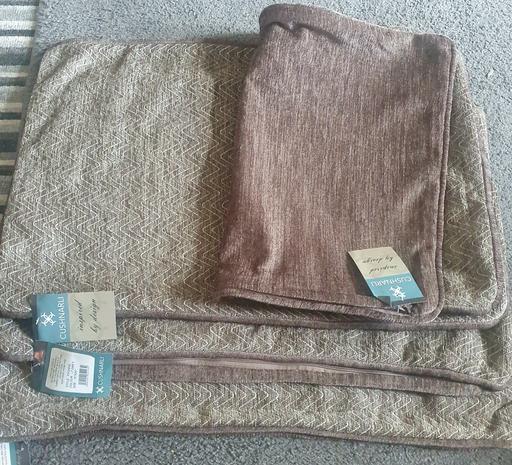  — 4 Oblong Cushion Covers