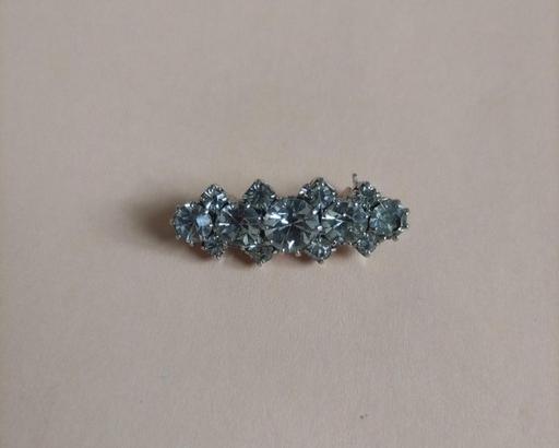  — Beautiful small brooch