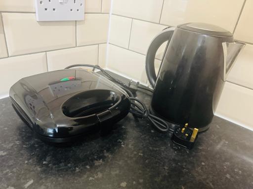  — Kettle and sandwich toaster