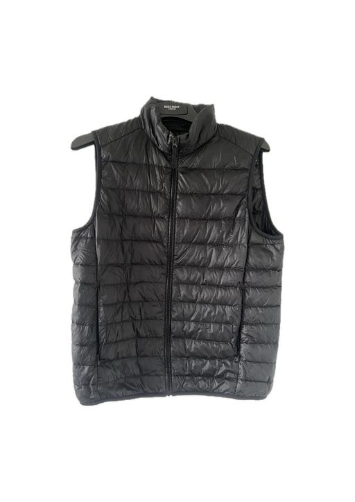  — Black Uniqlo puffer vest