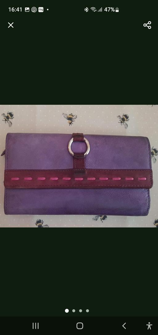  — ladies leather purse