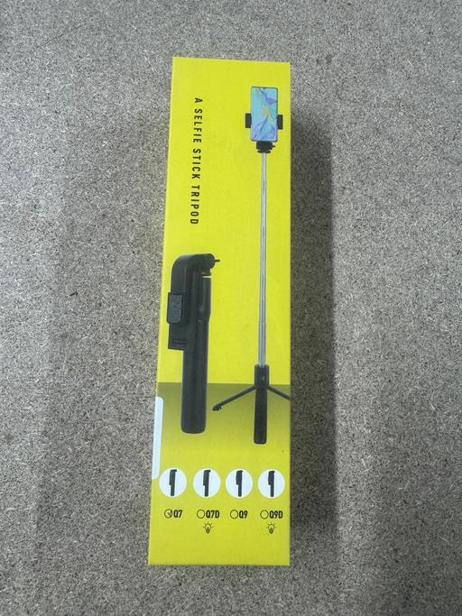  — Selfie Stick Brand New