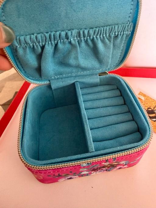  — TRINKET BOX – QUEEN BEE