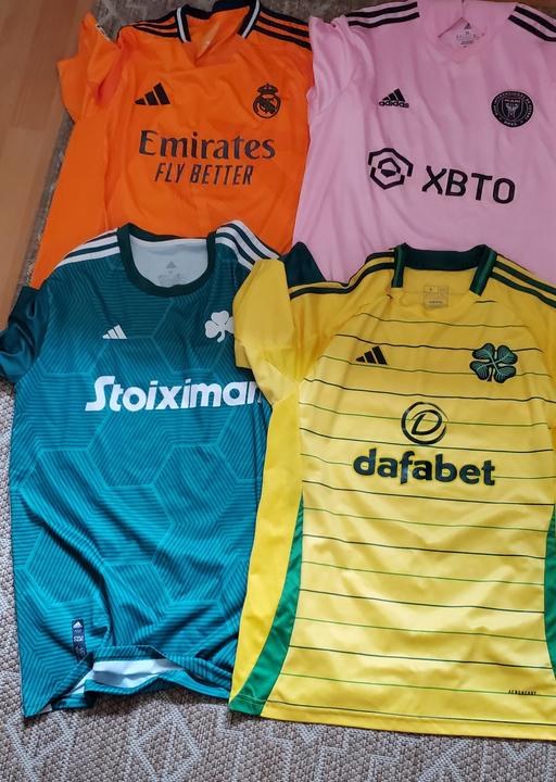  — mens football shirts