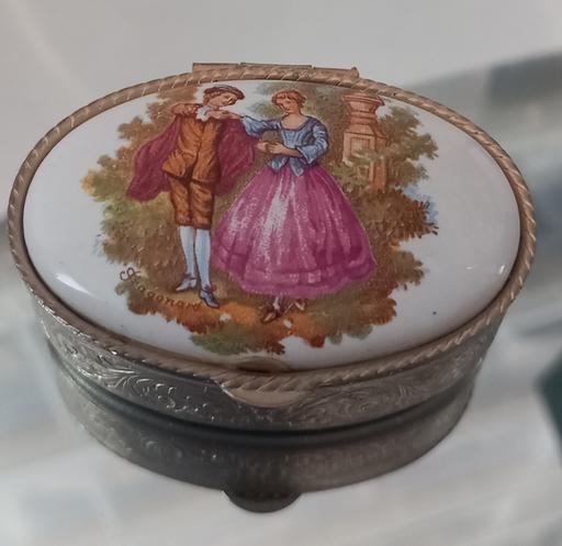 — vintage Fragonard ceramic trinket box