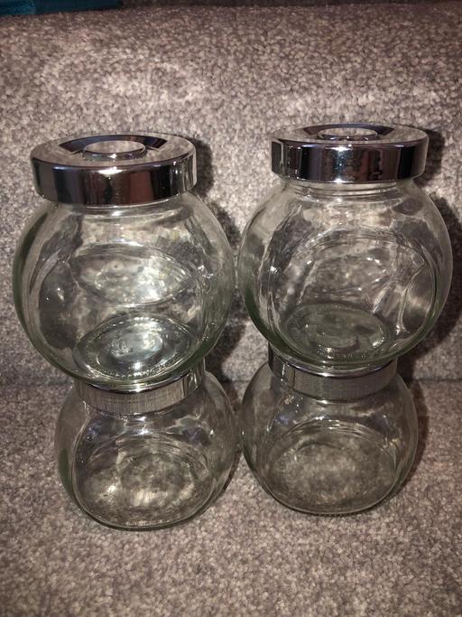  — Storage jars