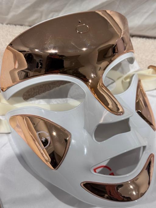  — Dr Dennis Gross LED Mask