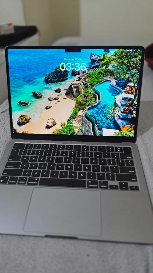  — Macbook M2 13-inch