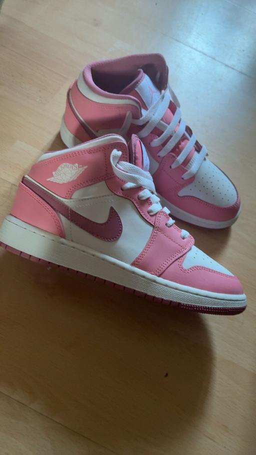  — Nike jordans mids uk 4