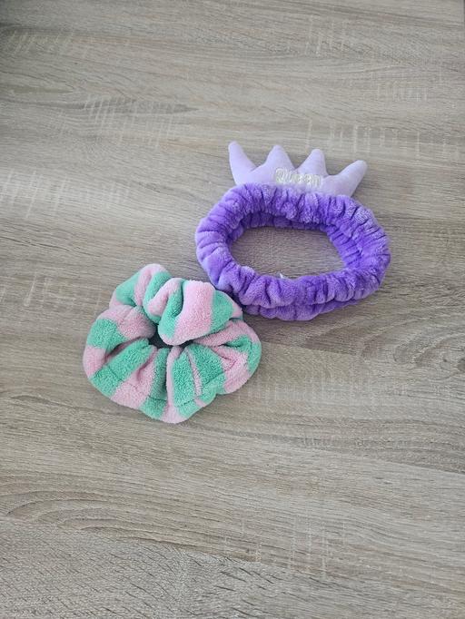  — 2 soft feel elasticated head bands..