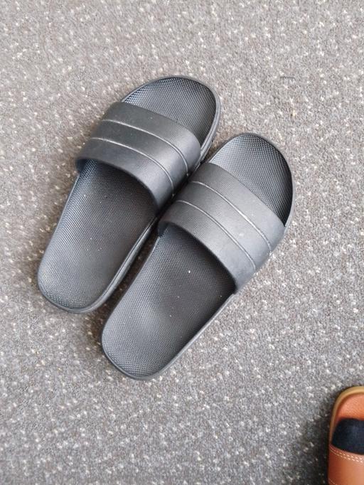  — women rubber slip on shoes size 3/4