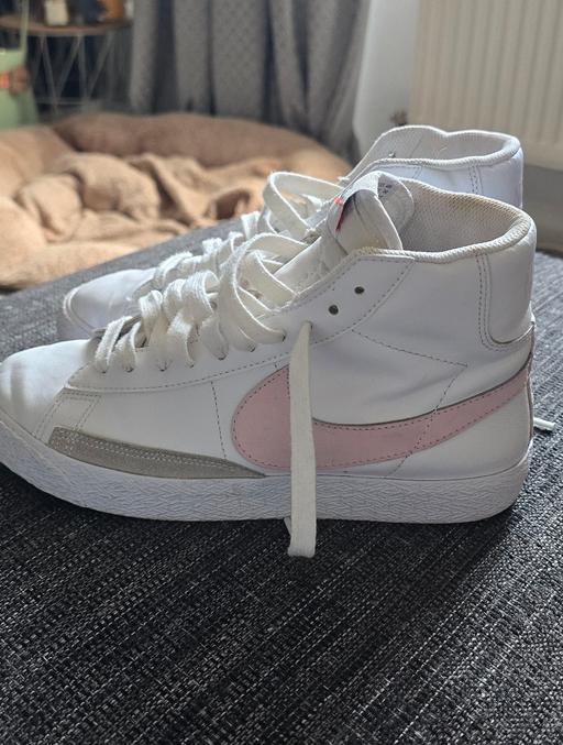  — nike trainers size 5