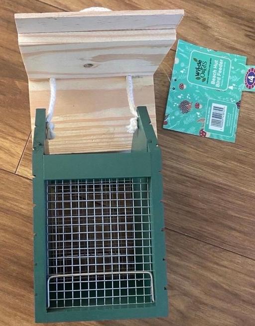  — Bird house feeder