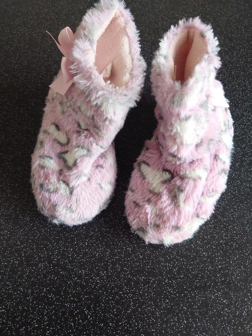  — Girls pink slipper boots size 8