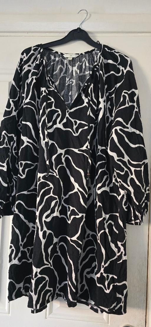  — H&M dress