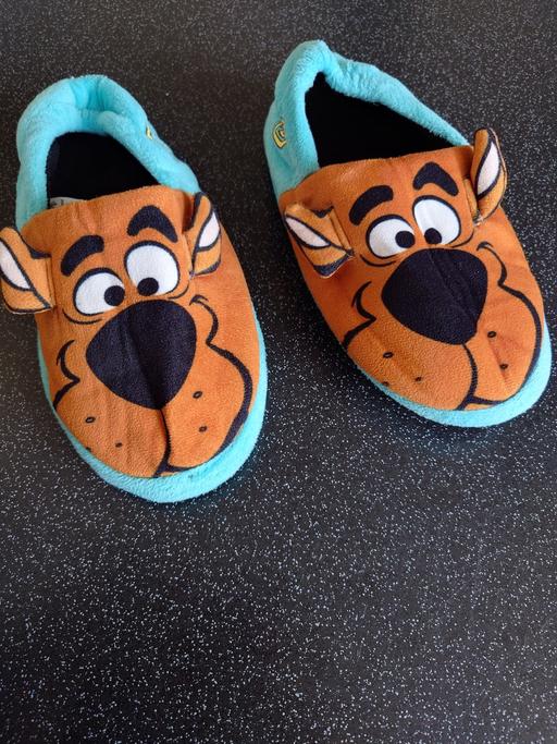  — Boys scooby-doo slippers size 2