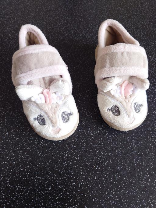  — Girls bunny slippers size 5