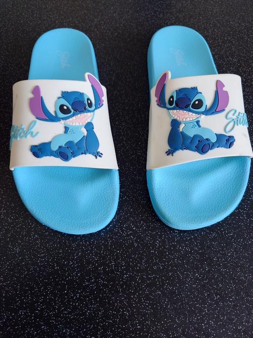  — Girls stitch sliders size 3