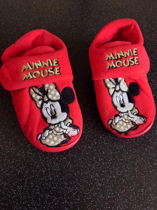  — Girls Minnie mouse slippers size 8