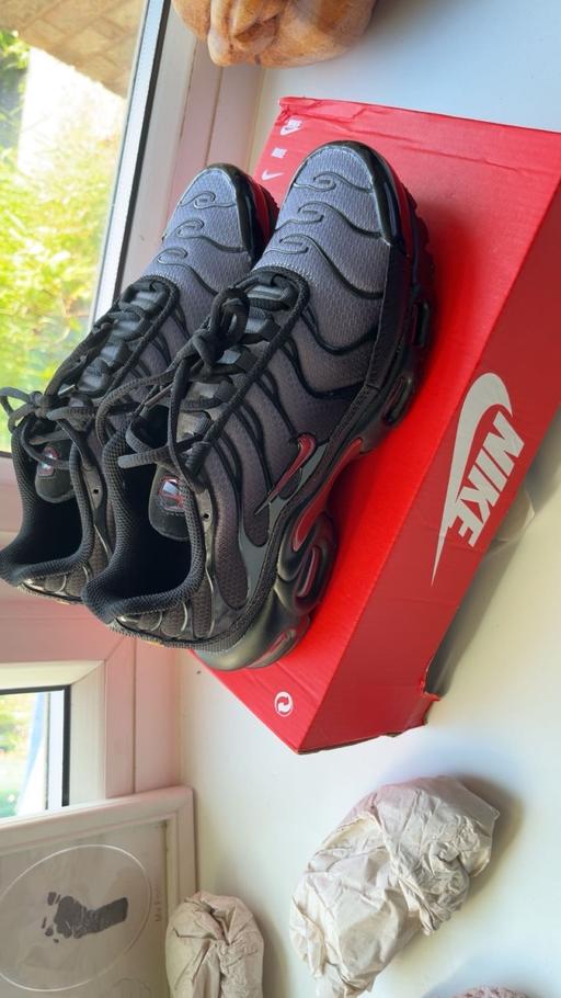  — Size 6 Tns trainers