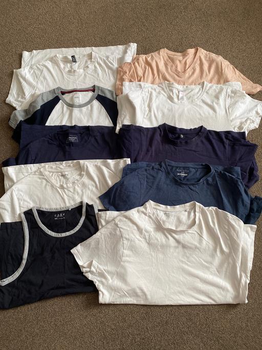  — 10 men’s bundle of T-shirts medium