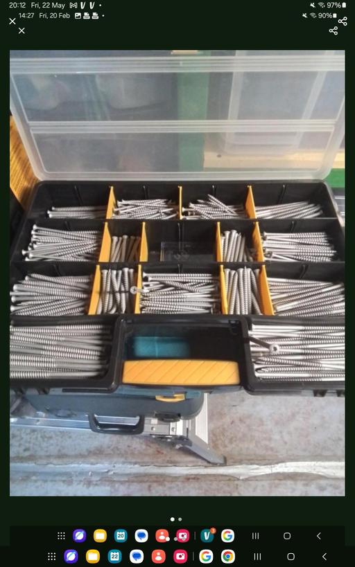  — Screws and organiser