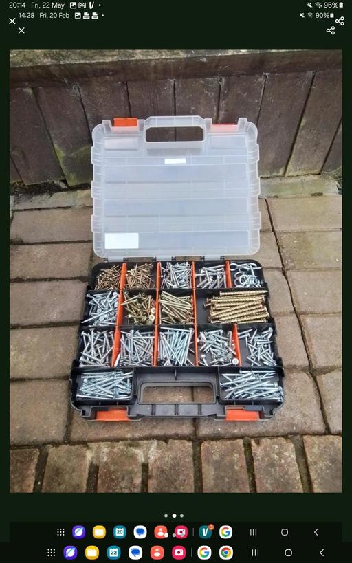  — Screws and organiser