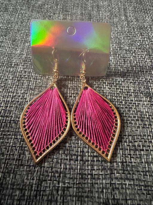  — Pink patterned dangly earrings