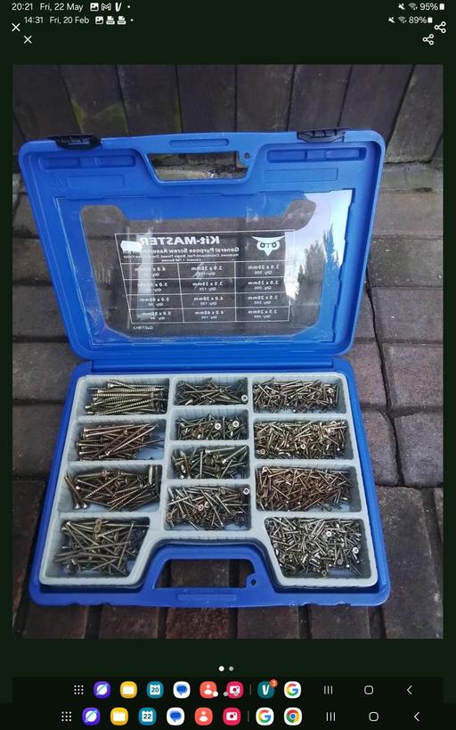  — Screw box with screws