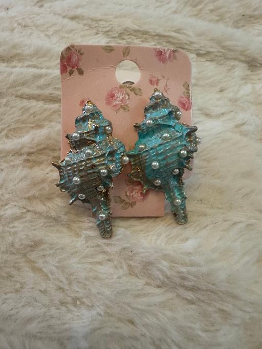  — Sea shell earrings