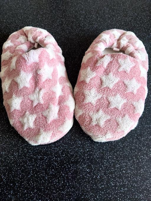  — Girls pink slippers size 1/2