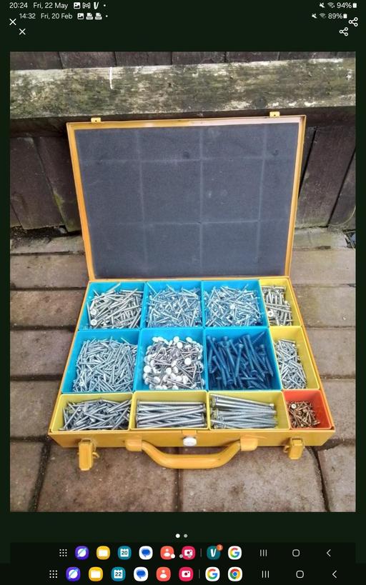  — Screw box with screws